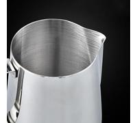 Jarra espumadora de leche de acero inoxidable que apoya la aireación suave de la leche y estructura de espuma en capas necesaria para el arte tradicional con leche (1000 ml)