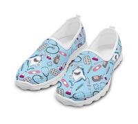 Jeiento Zapatillas de deporte para mujer, para dentista, enfermera, informales, de caña baja, planas, cómodas, para adultos, correr, trotar, Tiburón de dibujos animados y temática médica, 41 EU
