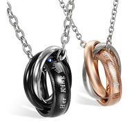 JewelryWe 1 Par Collares de Parejas Enamorados His Queen Her King, Colgante de Anillos para Hombre Mujer Acero Inoxidable, Regalo de San Valentín/Navidad