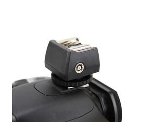 JJC JSC-8 Hot Shoe Flash Adapter con PC Sync Socket & 3.5mm Phone Jack Socket