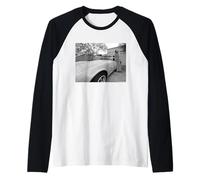 Joan Didion Autor Con Su Coche 1970 Por Julian Wasser Camiseta Manga Raglan
