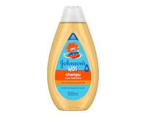 Johnson's Kids Champú Rizos Definidos (500 ml), champú niños con manteca de karité, con fórmula No Llores Más, 24 h de definición, para el cabello encrespado y rizado de los niños