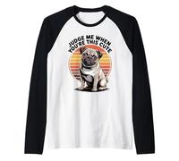 Judge Me When You're This Cute | Retro Pug Dog Camiseta Manga Raglan