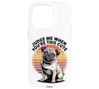 Judge Me When You're This Cute | Retro Pug Dog Carcasa para iPhone 15 Pro