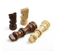 Juego de 32 piezas de madera de ajedrez con diseño y estructura atemporales para uso repetido en cualquier entorno