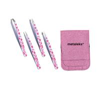 Juego de 4 pinzas para cejas con punta recta e inclinada en color blanco sobre un coraz n rosa pintado en una bolsa con purpurina rosa.