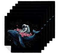 Juego de 6 servilletas cuadradas de tela de poliéster lavables reutilizables de primera calidad con diseño de astronauta en la espalda de ballena azul, flores rosas en el espacio, para cenas y fiestas