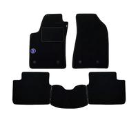 Juego de Alfombrillas Fabricado para Peugeot 108 Desde el año 2014 en adelante en moqueta talonera Color Negro con Logotipo de casa