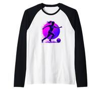 Jugador de fútbol femenino corriendo con pelota en movimiento Camiseta Manga Raglan