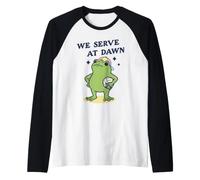 Jugador de Voleibol de Rana Divertida Que servimos al Amanecer Camiseta Manga Raglan