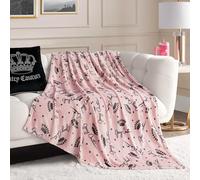 Juicy Couture - Manta | Crown Royal | Felpa y acogedora | Mantas Decorativas para sofás, sillas y Camas| Lujosa y Suave | Decoración Elegante del hogar | Mide 50 x 70 Pulgadas | Blush/Grey