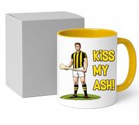 Jungle Mug Taza Kilkenny | Kiss My Ash Hurling Pun con gráfico de jugador | Regalos de cumpleaños para hombre | Ideas de regalo para hombres