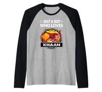 Just A Boy Who Loves Khaan Funny Dinosaur Prehistoric Camiseta Manga Raglan