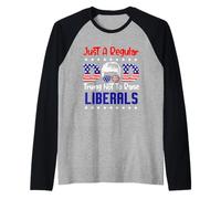 Just A Regular Dad Trying Not To Raise Liberals For Dads Camiseta Manga Raglan