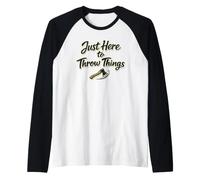 Just Here To Throw Things de papá lanzando Hacha de leñador Camiseta Manga Raglan