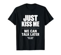 Just Kiss Me We Can Talk Later Funny Romantic Quote Camiseta gráfica económica