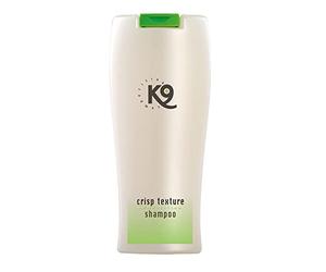 K9 Competition Aloe Vera Crisp Texture Shampoo 300 ml - Un champú para razas recubiertas de alambre donde quieres resaltar la textura del pelaje. Se utiliza en pelajes rizados como caniches si quieres