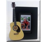 Kenney Chesney guitarra en miniatura marco de fotos Martin