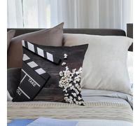 KHWEJ Fundas Cojines 40x40 cm,Mirando la película. Claqueta de Cine y Palomitas de maíz sobre Mesa de Madera.,Fundas de Almohada con Estampado Fundas Cojines Sofa para sofá, Dormitorio, Oficina