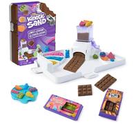 Kinetic Sand, Chocolatería con 453 g de Arena moldeable, Estuche de Almacenamiento para Dulces, 8 moldes y Herramientas, Juego sensorial de Manualidades con temática de repostería, +5 años