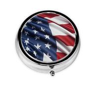 KIRROWE Organizador de pastillas con la bandera de Estados Unidos - Mini pastillero de 3 compartimentos recubierto de metal, perfecto para el almacenamiento diario de medicamentos y viajes con