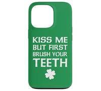 Kiss Me But First Brush Your Teeth Dentista Día de San Patricio Carcasa para iPhone 13 Pro