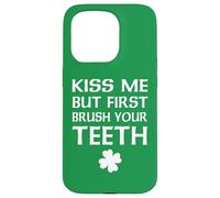 Kiss Me But First Brush Your Teeth Dentista Día de San Patricio Carcasa para iPhone 15 Pro