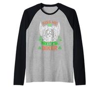 Kiss Me I'm A Biker Skull Lucky Shamrock St Patricks Day Camiseta Manga Raglan
