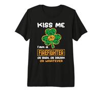 Kiss Me I'm A Firefighter with Shamrock St Patricks Day Camiseta Premium