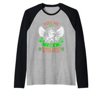 Kiss Me I'm A Tattoo Artist Skull Funny St Patricks Day Camiseta Manga Raglan