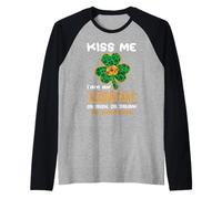 Kiss Me I'm An Accountant with Shamrock St Patricks Day Camiseta Manga Raglan