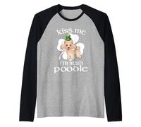 Kiss Me I'm Irish Poodle Dog Shamrock St Patricks Day Camiseta Manga Raglan