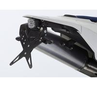 Kit de soporte de matrícula PROTECH que incluye reflector y placa de acero inoxidable ligero/aluminio recubierto de polvo negro, negro