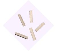 KIXZSAZ Cejuela para bajo de 4 cuerdas, cejuela para guitarra eléctrica, ranurada en plástico, garantiza durabilidad y longevidad. Material práctico: plástico (largo x ancho