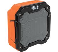 KLEIN TOOLS AEPJS3 Altavoz Bluetooth para el Lugar de Trabajo con imán y Gancho, Tiempo de Funcionamiento de 20 Horas, Carga Dispositivos a través de Puertos USB A o C, Cadena de Margaritas para