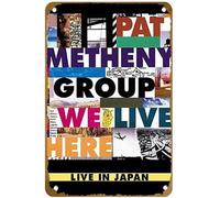 KNIOIL Póster de la película Pat Metheny Group: We Live Here Live In Japan - Cartel de metal vintage con logotipo de la familia, club, bar, cafetería, dormitorio, decoración de pared, regalo, 8 x 12