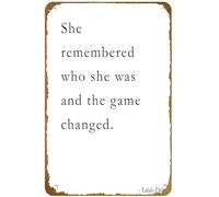 KNIOIL Póster inspirador de Lalah Delia con texto en inglés "She Remembered who she was and The Game Changed". Cartel de metal vintage con el logotipo de Family Club, Bar, Café, dormitorio, decoración