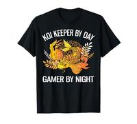 Koi Keeper de día, Jugador de Noche, Divertido Amante de los Juegos de koi Camiseta