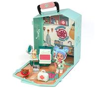KOOKYLOOS - Carla's Pop Up Pet Vet. Clínica Veterinaria con Accesorios, Muñeca Exclusiva con 3 Expresiones Divertidas y 2 Mascotas exclusivas, Microscopio y Material de Laboratorio, Multicolor