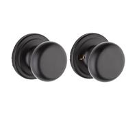 Kwikset Hancock - Pomo de puerta de paso interior, manija para puertas de armario y pasillo, perilla de puerta sin bloqueo en negro mate, con protección Microban