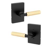 Kwikset Prava - Manija de puerta de paso interior, palanca para puertas de armario y pasillo, manija reversible sin bloqueo, negro mate y latón satinado, con protección Microban