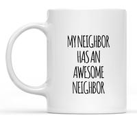 KWQDOZF Divertida y novedosa taza de cerámica para inauguración de la casa para hombres y mujeres. Mi vecino tiene un vecino increíble, mezcla temática de inspiración y sarcasmo, 11 oz
