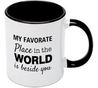 KWQDOZF Mi lugar favorito en el mundo está a tu lado, taza de café novedosa, taza de té de cerámica con impresión de doble cara para mamá, papá, amigo, esposa, esposo, regalo de 11 oz