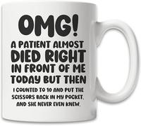 KWQDOZF Tazas de café con texto en inglés Enfermera y paciente casi mueren, novedosas tazas de café de cerámica con impresión de doble cara para mamá, papá, amigo, esposa, esposo, regalo de 11 oz