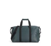 La bolsa de fin de semana Rains Hilo es la compañera perfecta para escapadas cortas y viajes de fin de semana. Está fabricada con un resistente tejido de poliuretano impermeable y recubierto que combi