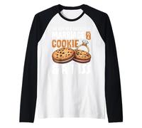 La clave para un matrimonio exitoso es una galleta y un beso Camiseta Manga Raglan