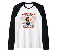 La democracia está muriendo, pero bueno, buenos fuegos artificiales 4 de julio Mujeres Camiseta Manga Raglan