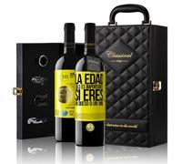 «La edad solo es importante si eres un queso o un vino» Mensaje en una Botella. Estuche-Maletín de LUJO 2x Vino Tinto Premium Reserva 12 Meses y Set de 4 Accesorios. Etiqueta Amarilla PERSONALIZABLE