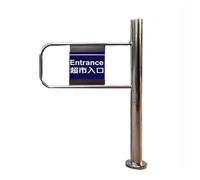 La Entrada del supermercado Utiliza una Puerta de Metal unidireccional con Resorte automático con un diseño de Empujar y Tirar Manual, Que es Duradera, Segura y Conveniente.