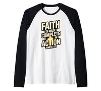 La fe se Completa en acción Santiago 2:22 Cruz de Cristo Camiseta Manga Raglan